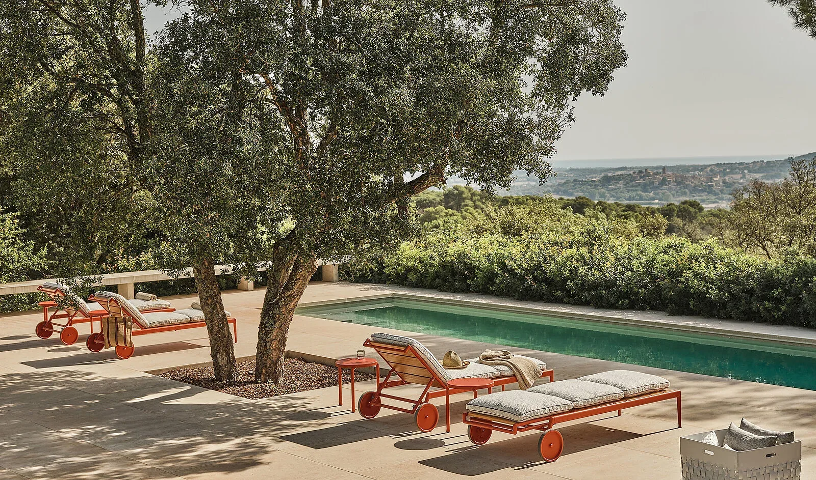 Flexform Atlante Light and Atlante Wood outdoor daybed in a garden setting, frame 1