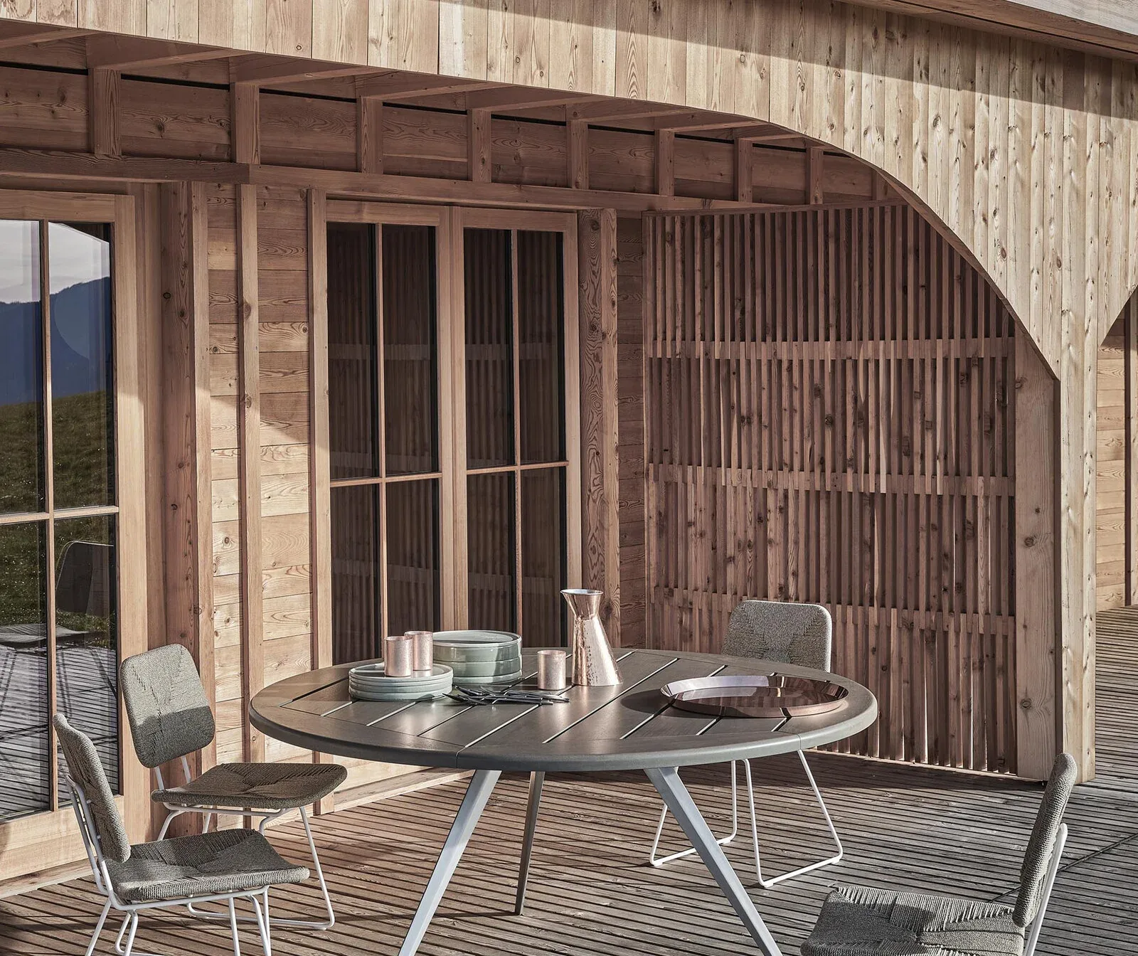 Flexform Echoes outdoor chair in a garden setting, frame 2