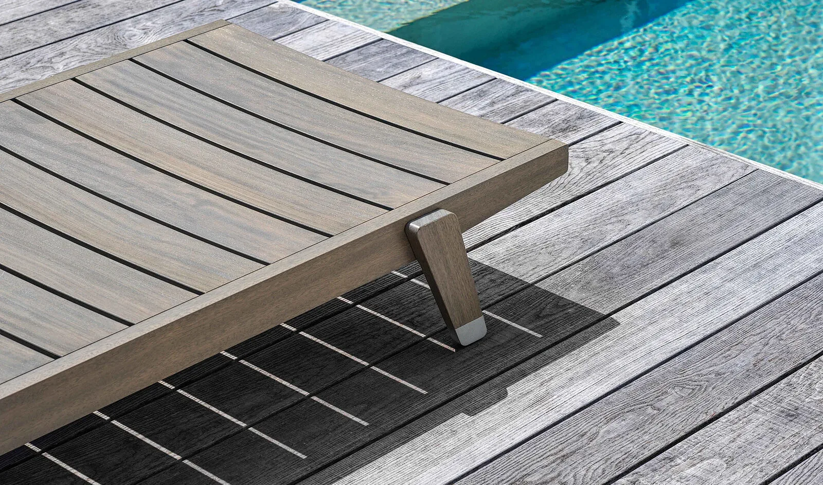 Flexform Hora Sexta outdoor daybed in a garden setting, frame 1