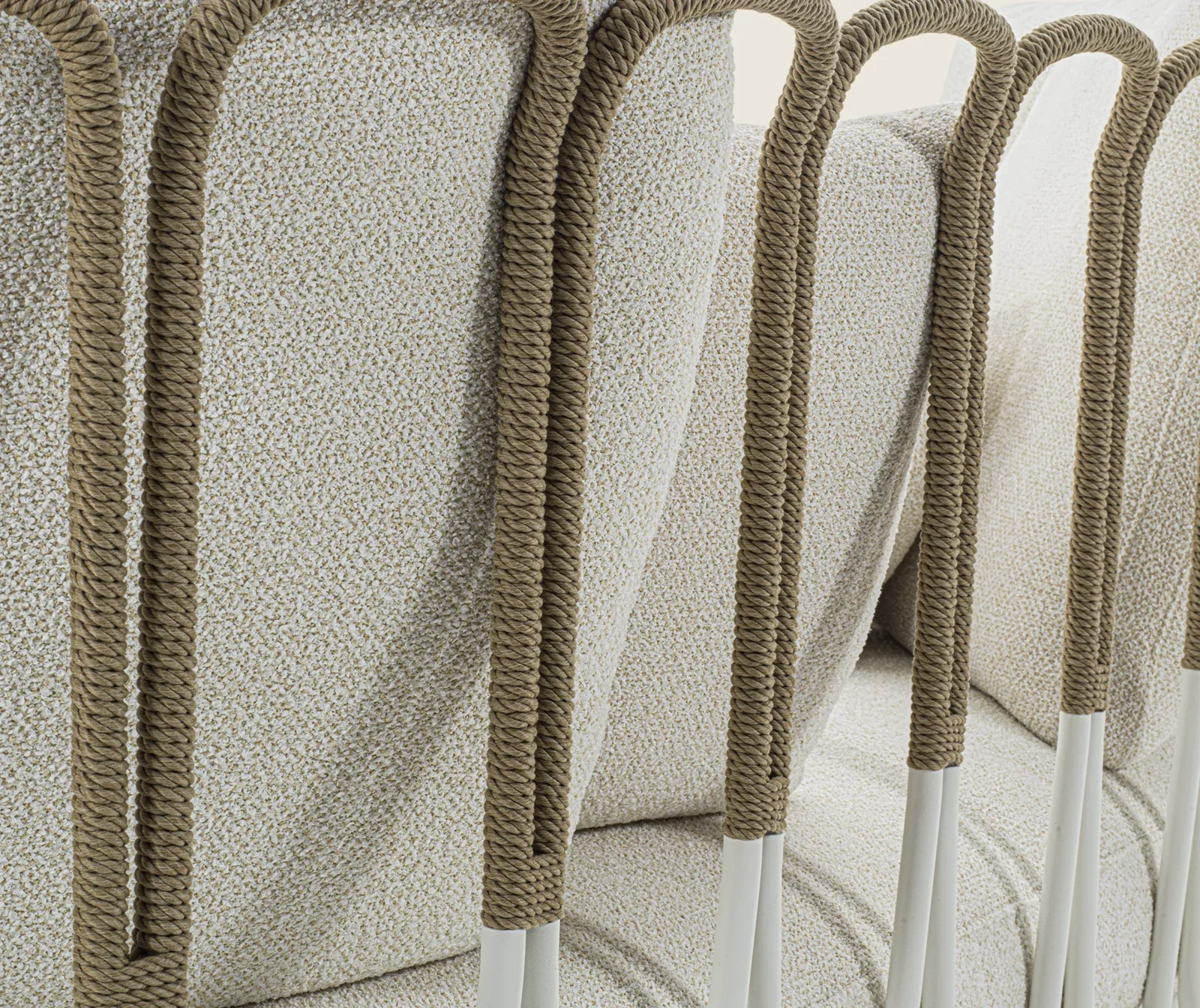 Flexform Margherì outdoor sofa in a garden setting, frame 2