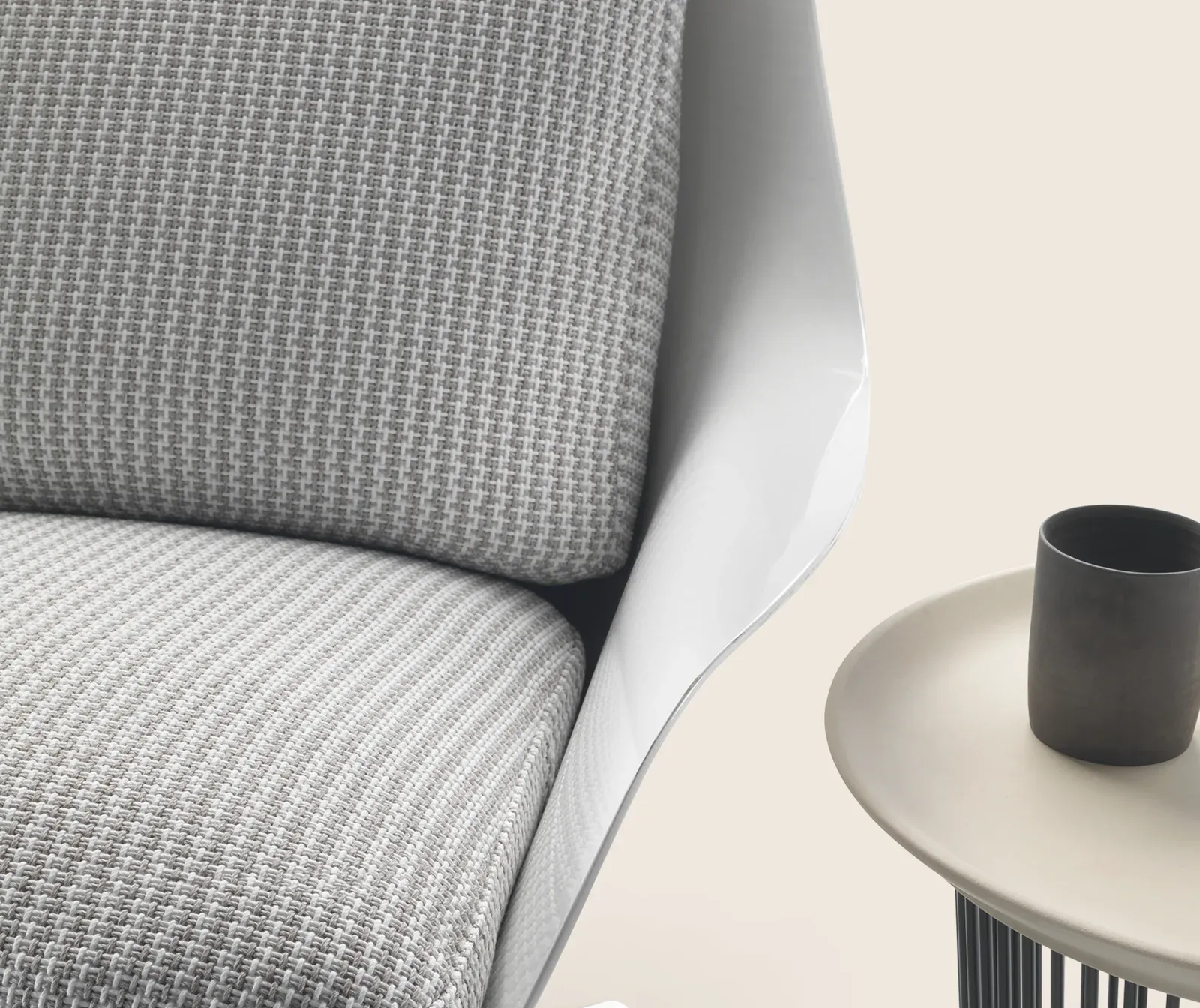 Flexform Sveva Light outdoor armchair in a garden setting, frame 2