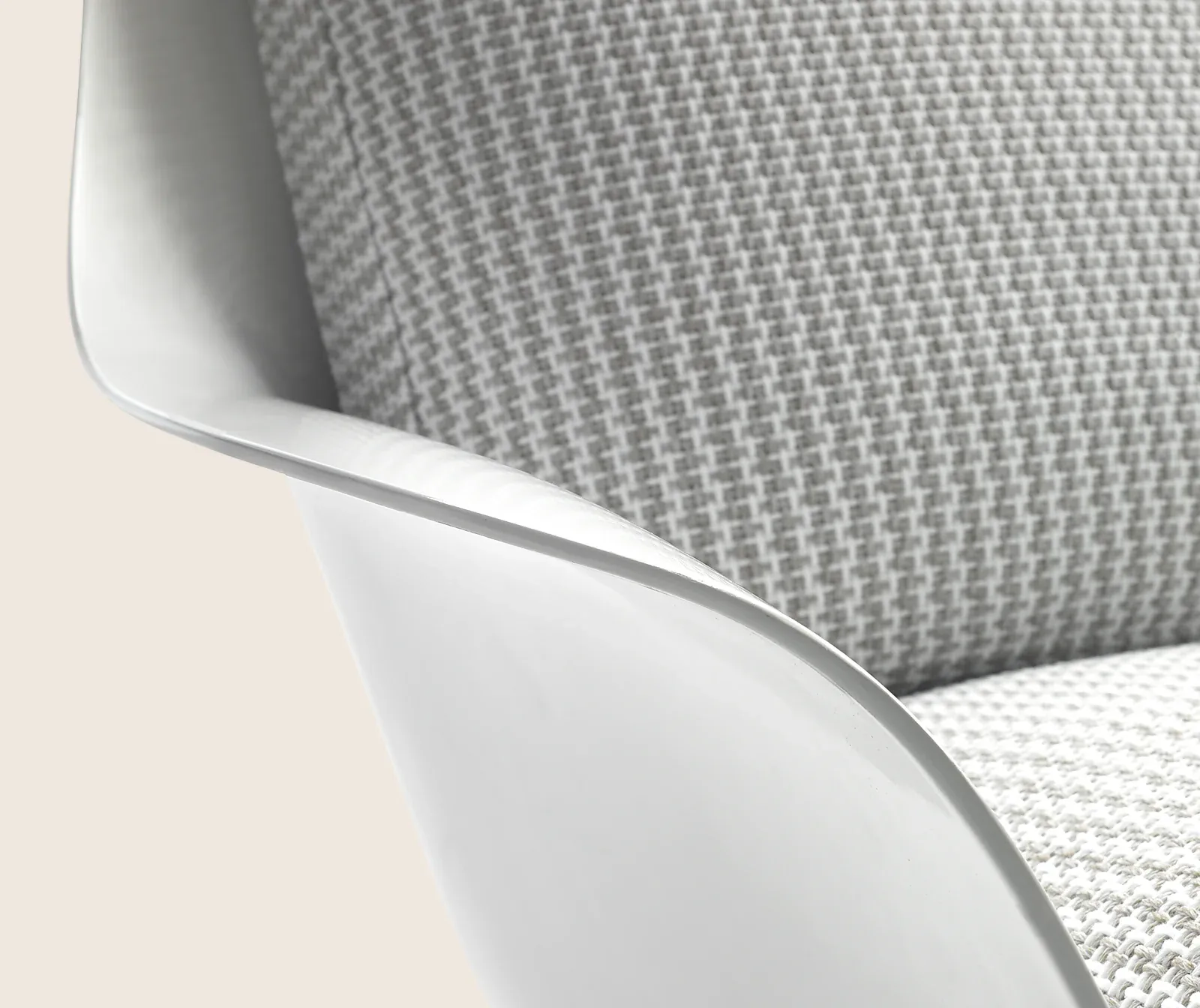Flexform Sveva Light outdoor armchair in a garden setting, frame 1