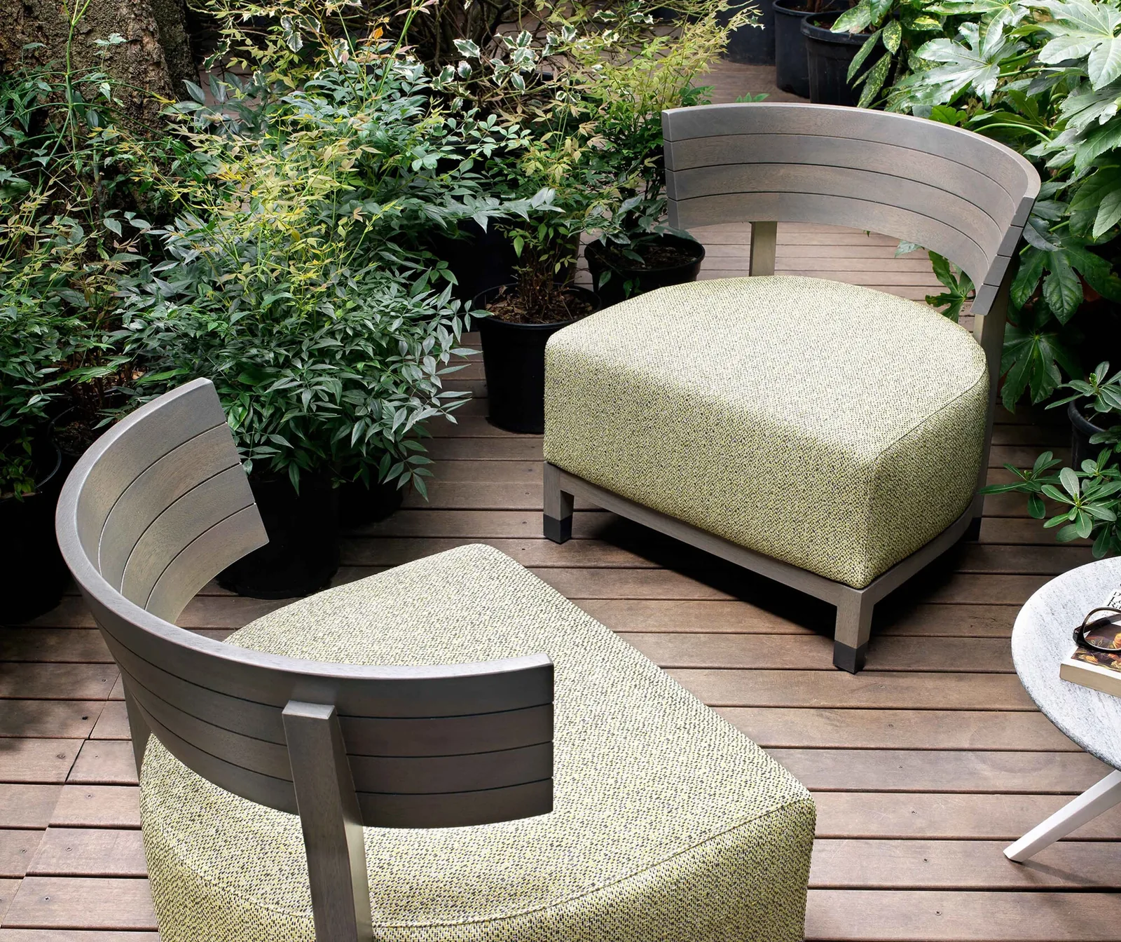 Flexform Thomas outdoor armchair in a garden setting, frame 3